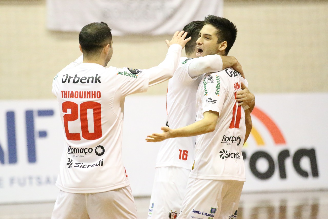 O JEC/Krona Futsal continua na ponta da tabela da LNF.