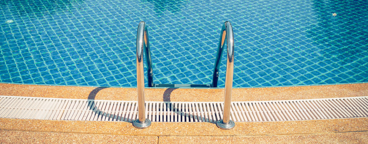 Quer ter uma piscina em casa para curtir o verão? Confira o que é preciso!